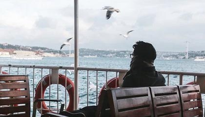 秘语空间深度揭秘:丑闻风波背后,圈内人在记者发布会的角色罕见令人意外